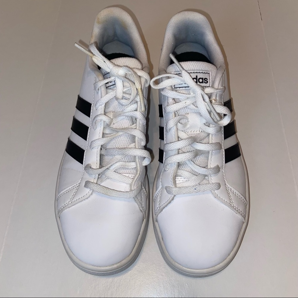 Adidas athletic cloudfoam advantage sneakers big kid size 5 black white